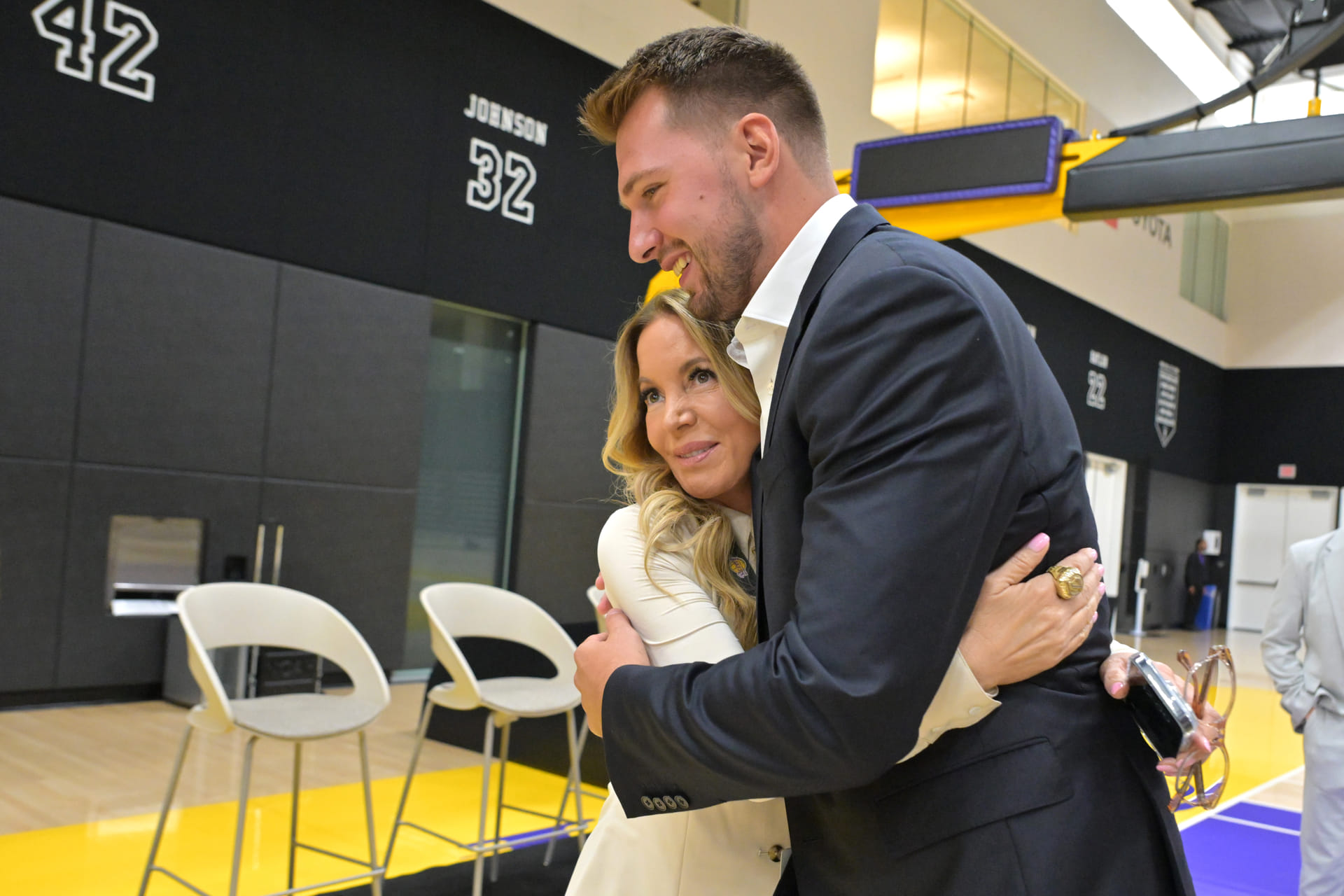 “Nobody knew including LeBron James” – Jeanie Buss Reveals Lakers Kept Luka Doncic-AD Trade Under Wraps to Avoid Mark Cuban Blocking the Deal